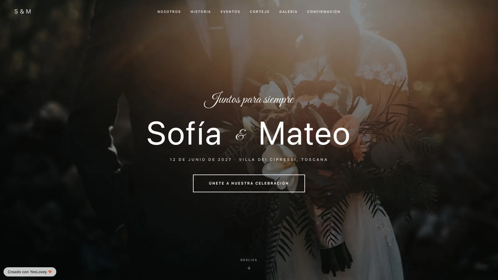 Portada de una web de boda gratis con la foto de la pareja, los nombres Sofía y Mateo, la fecha y un botón de confirmación de asistencia