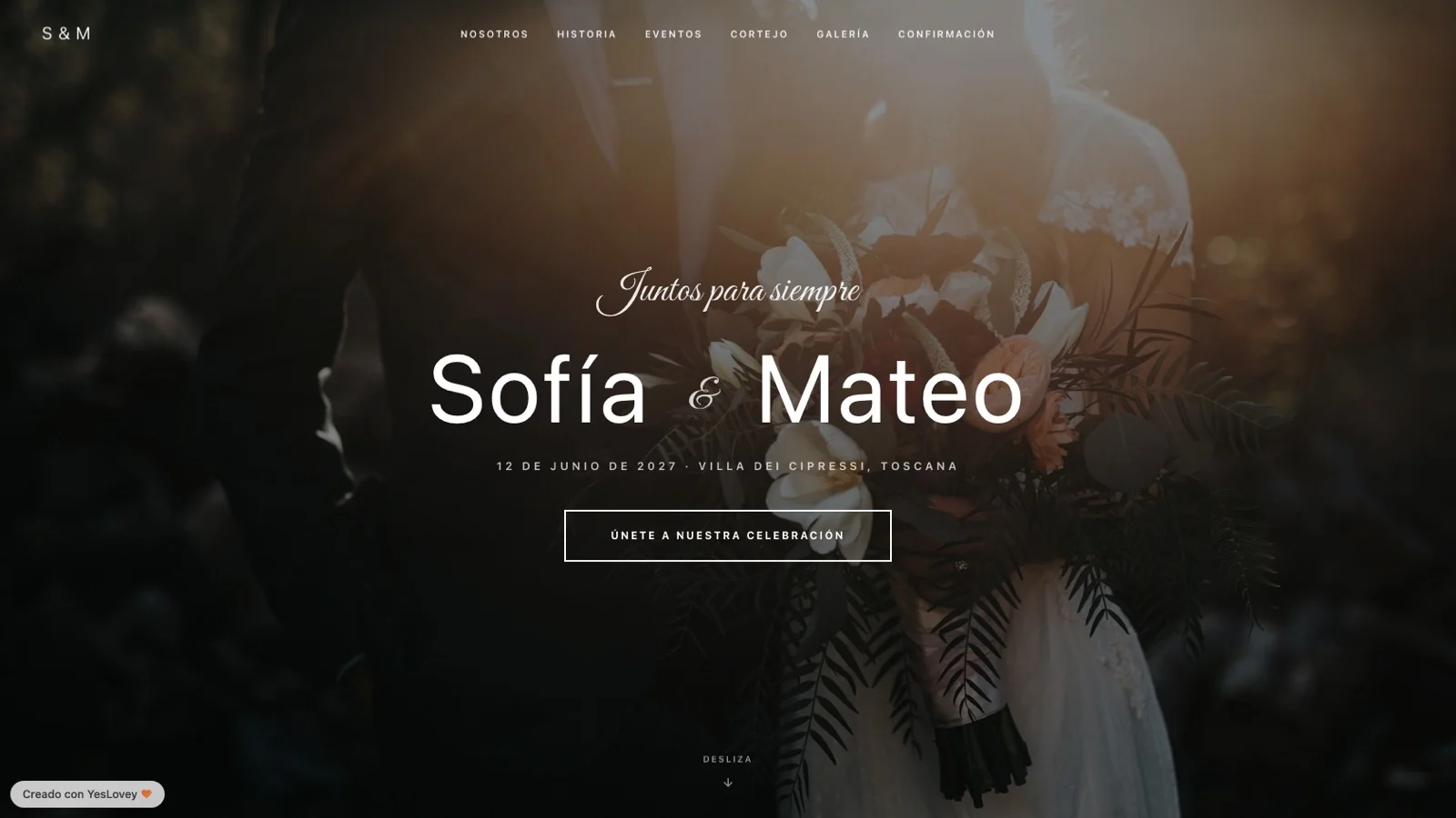Portada de una web de boda gratis con la foto de la pareja, los nombres Sofía y Mateo, la fecha y un botón de confirmación de asistencia