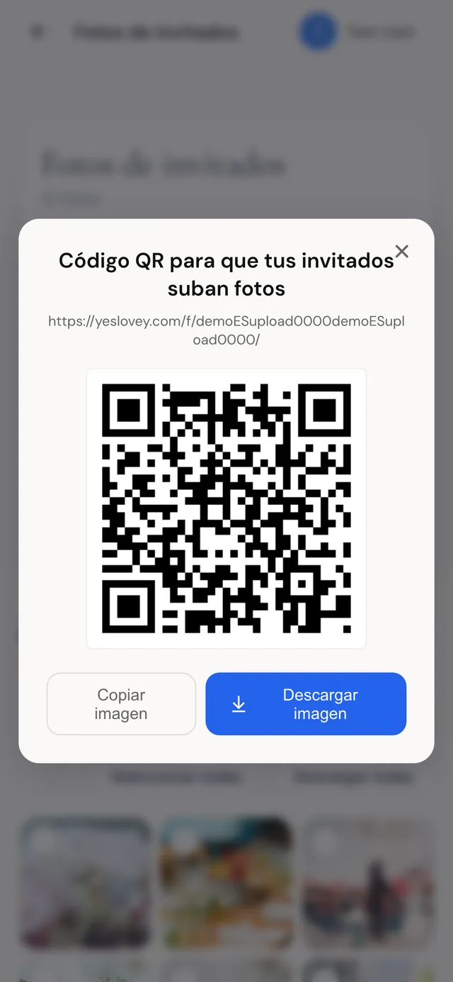 Panel de la pareja con el código QR del álbum listo para descargar